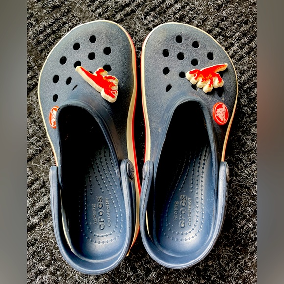 Girls crocs with dinosaur jibbitz- size 10T - Picture 1 of 2